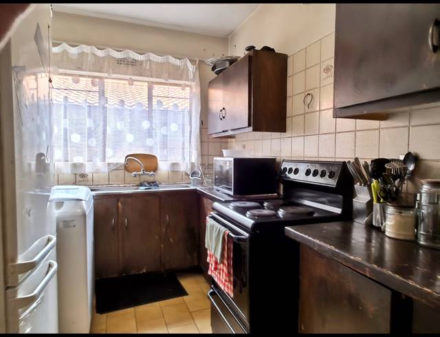 2 BEDROOM DUPLEX FOR SALE IN WINDSOR EAST